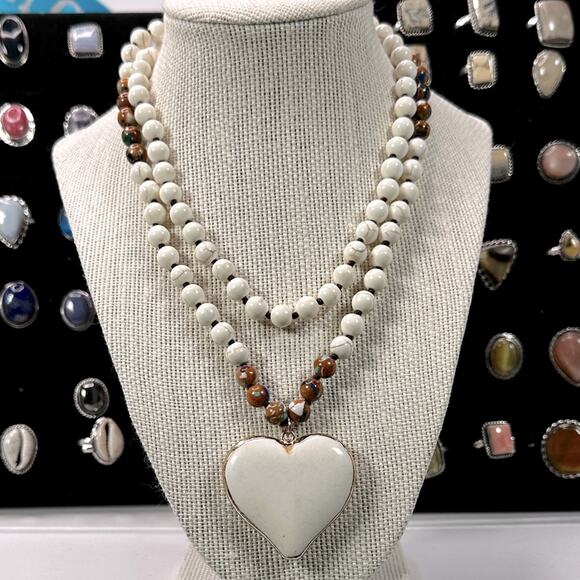 Howlite beaded white heart necklace hand knotted approximately 30” - Picture 4 of 5